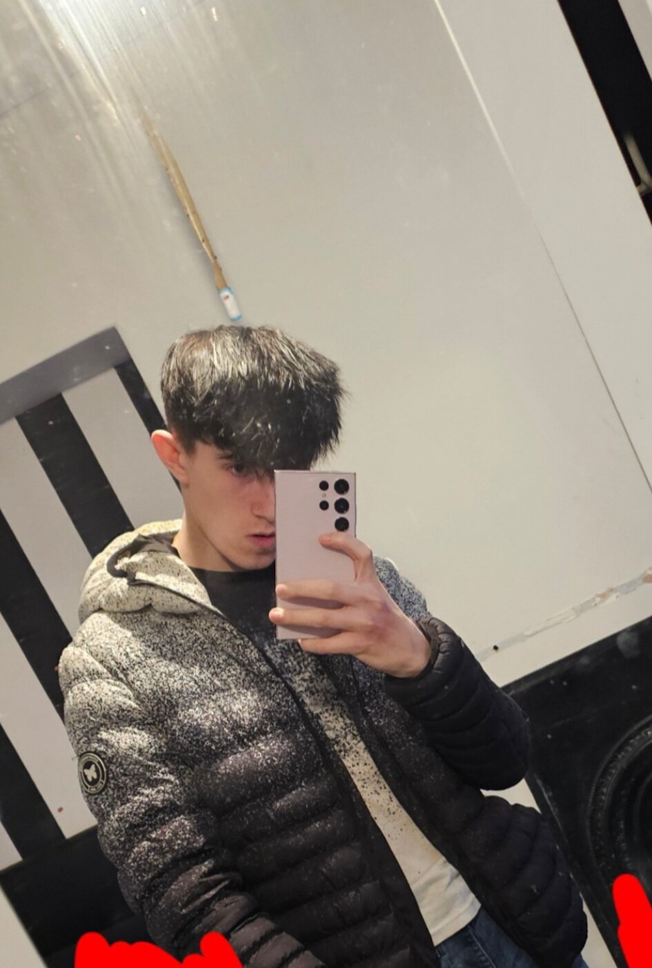 lewishot19