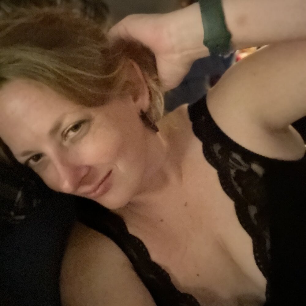 oopsiemcsteamy from stripchat