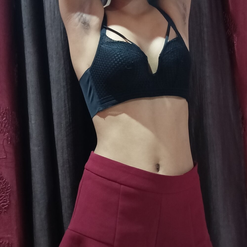 Chandani-Love live cam model at StripChat