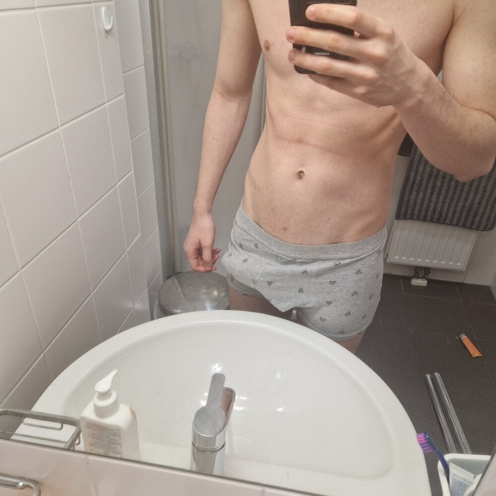 21cmbigcockhun's Offline XXX Chat