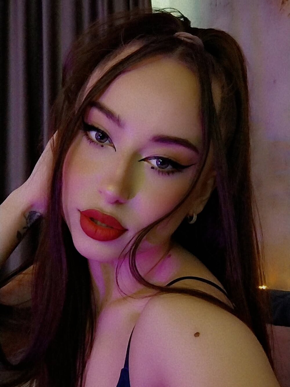 pornsexycams.com adacgrey livesex profile in white cams