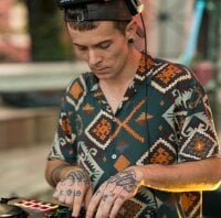 s702's webcam live show