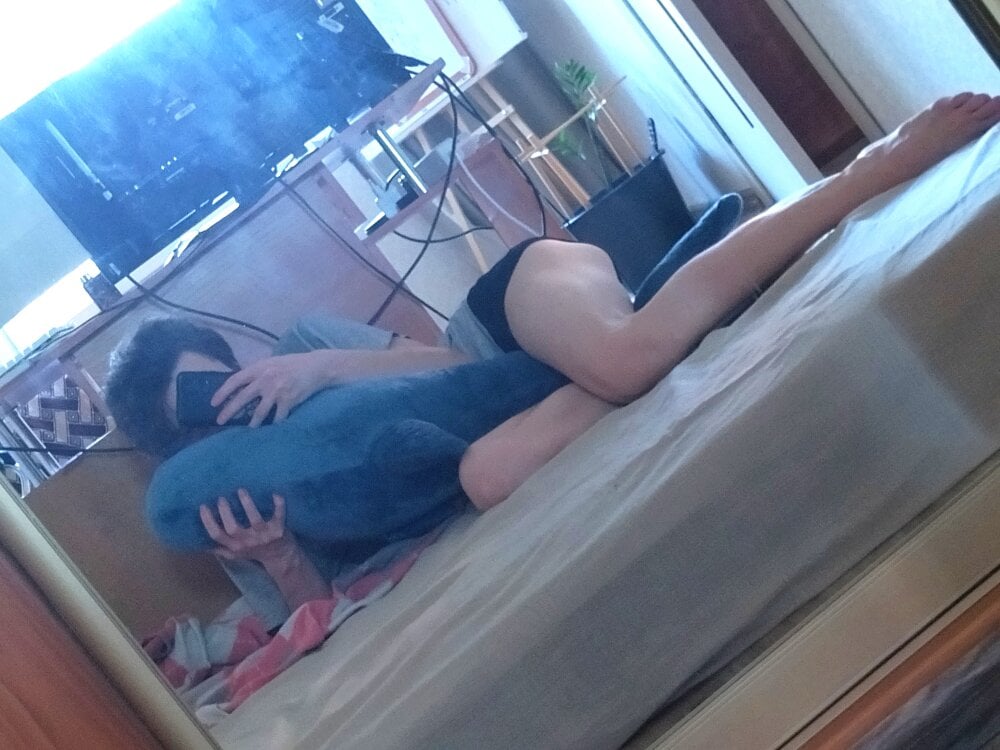 aaronsinn from stripchat