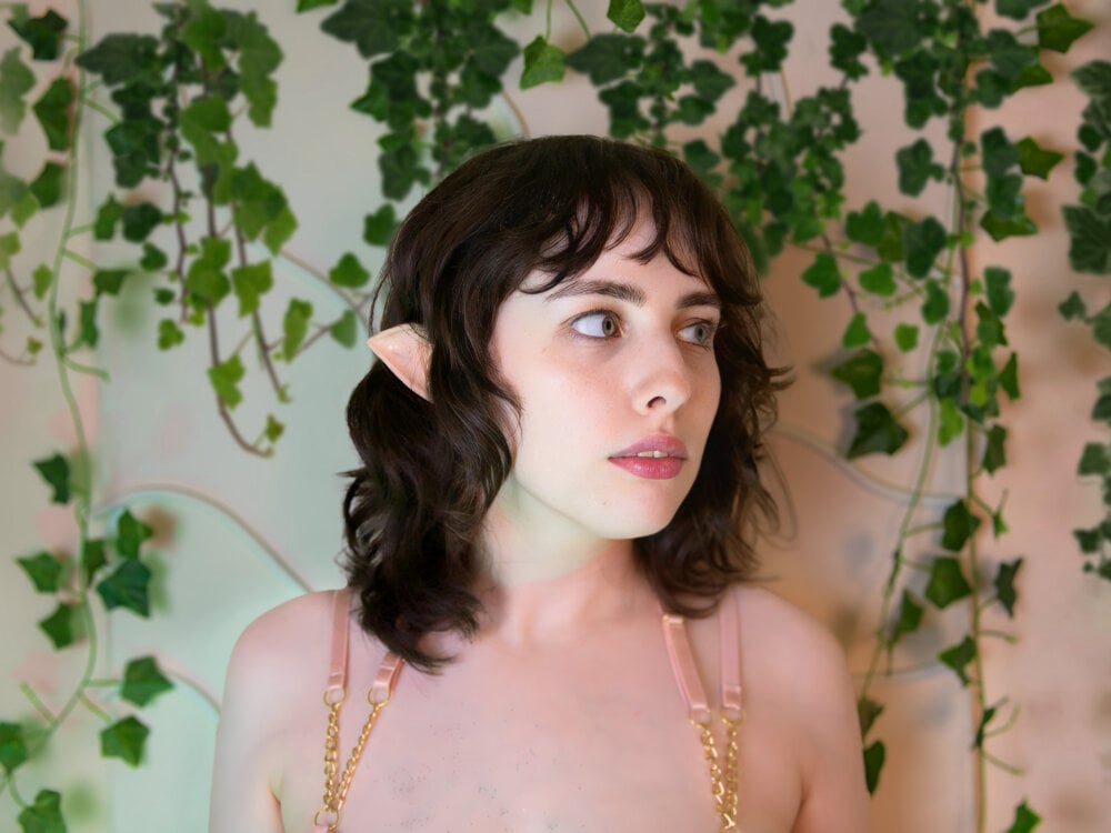 Live sex webcam photo for ShayaSilk #289961681