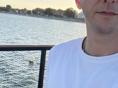 Milike_93 Live Cam on StripChat