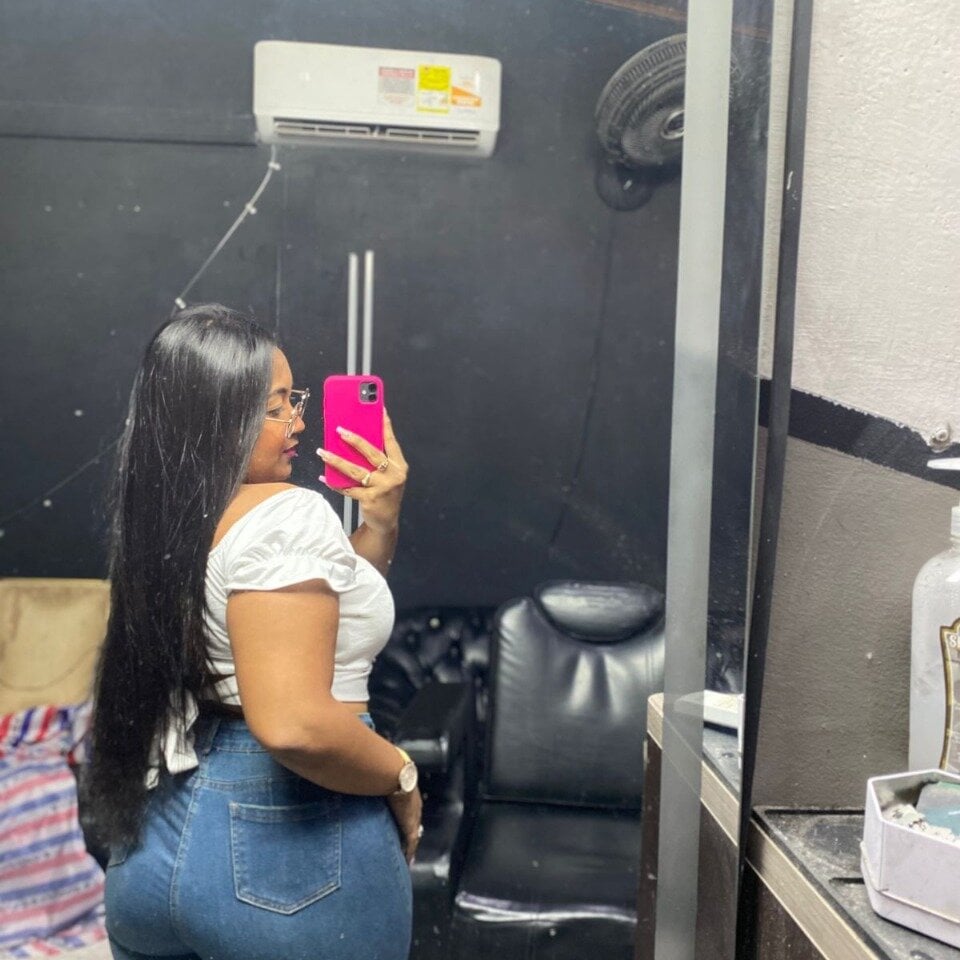 thania_bigboobs profile