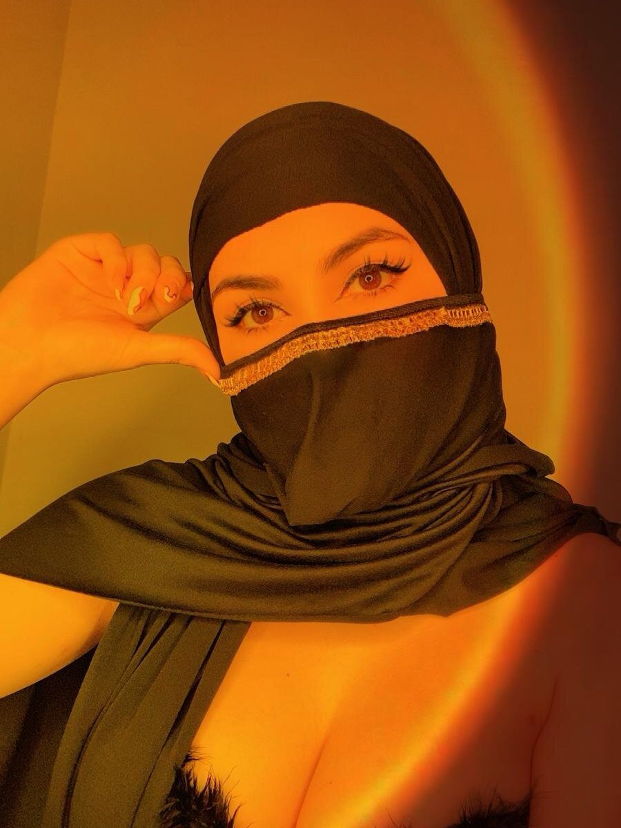 Watch nahla_jameel live on cam on StripChat