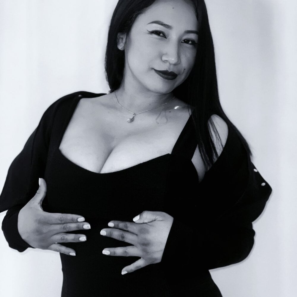 elivecams.com salmasantos livesex profile in brown-eyes cams