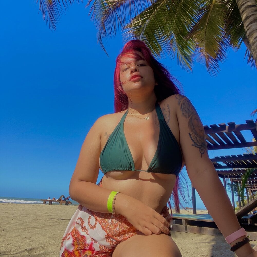 stripchat iamlucy webcam profile pic via livesex.fan