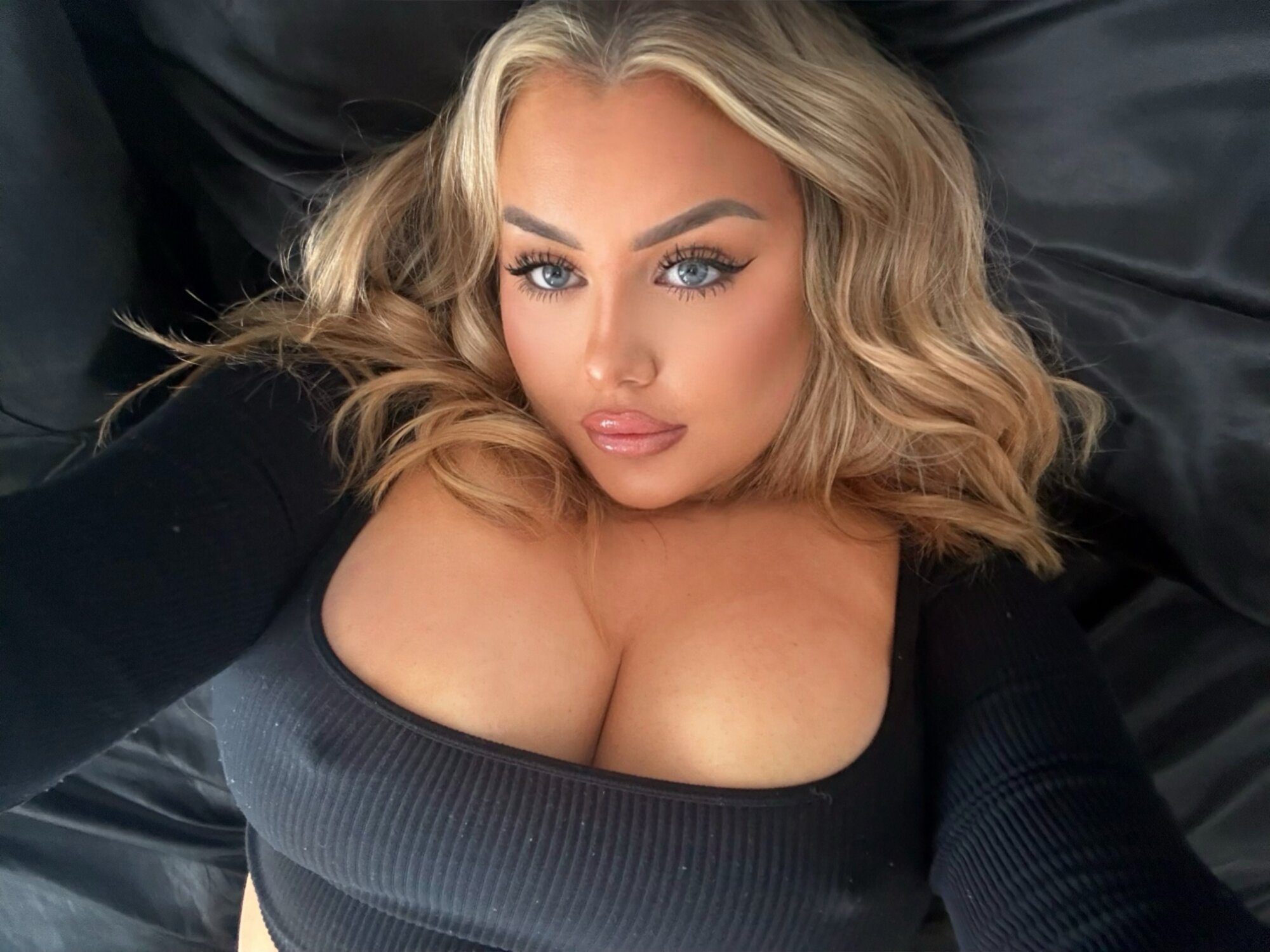 CurvyCassy22X