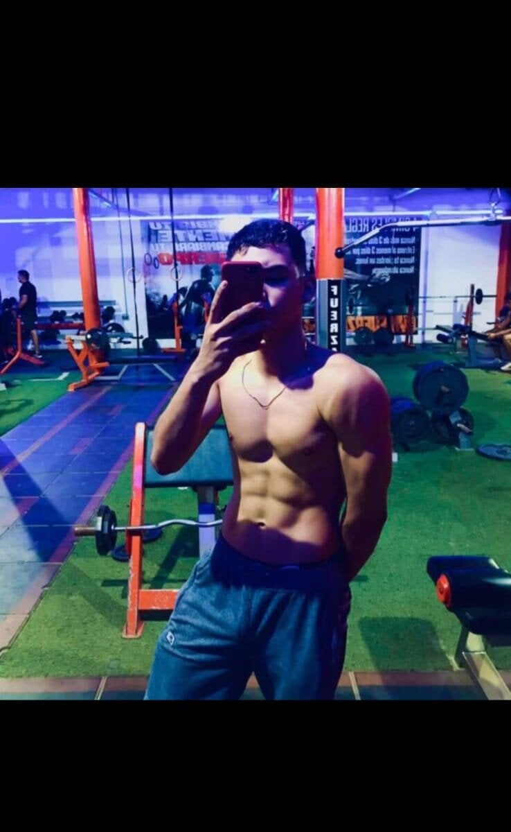 adrian_hot04 from stripchat