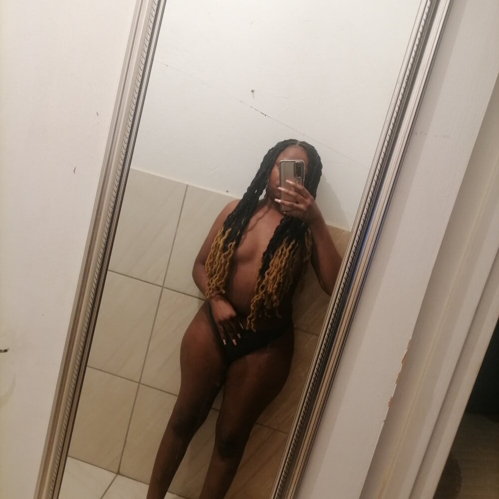 Live sex webcam photo for MaximumJoyx #290001122