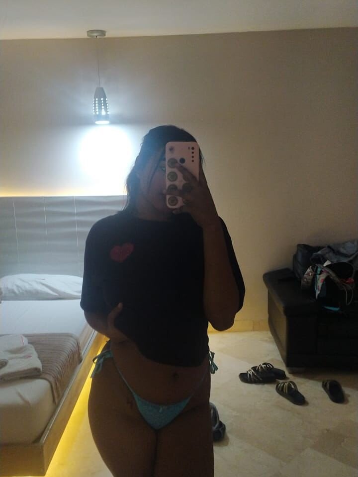mega-camsex.com julieth018 livesex profile in house-by-the-road cams