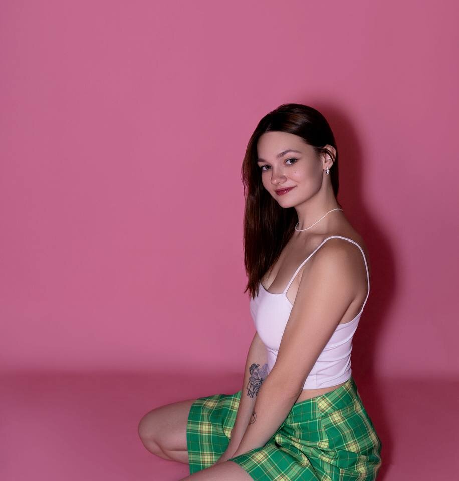 Avelise's most recent online preview