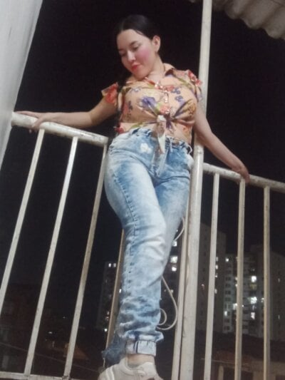 Julieta_Megan Female Bigtits Cam Nude