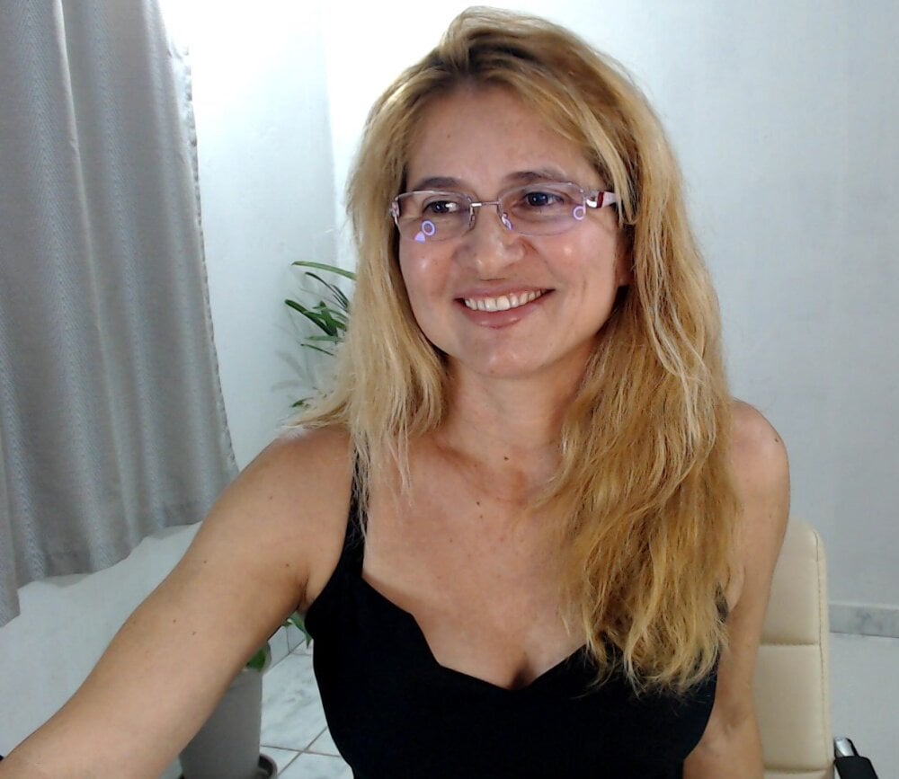 stripchat lian-love webcam profile pic via sexcam3d.net