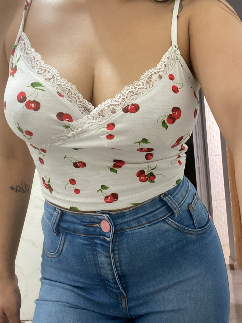 glamcambabes.com luisaahgata livesex profile in latino cams