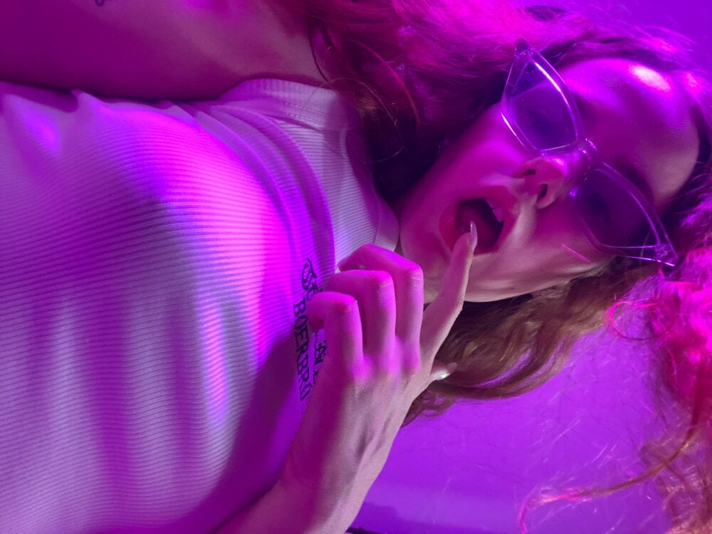 Fox_Lisa live cam model at StripChat