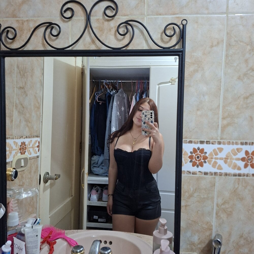 watchgirlcam.com aranzatits livesex profile in red-hair cams