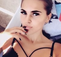 AzaleaMaroon's Offline Chat Room