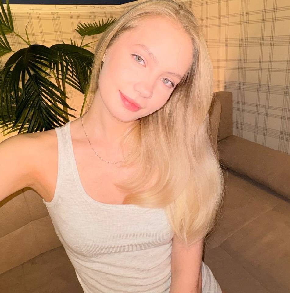 xxx-topcamgirls.com melanie_ryer livesex profile in this-room-is-the-best cams