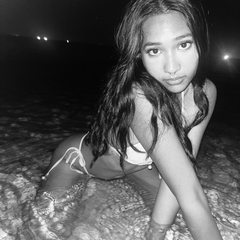 6livesex.com lyla_love livesex profile in mixed cams