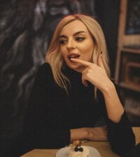BrielleJoyce's Offline Chat Room
