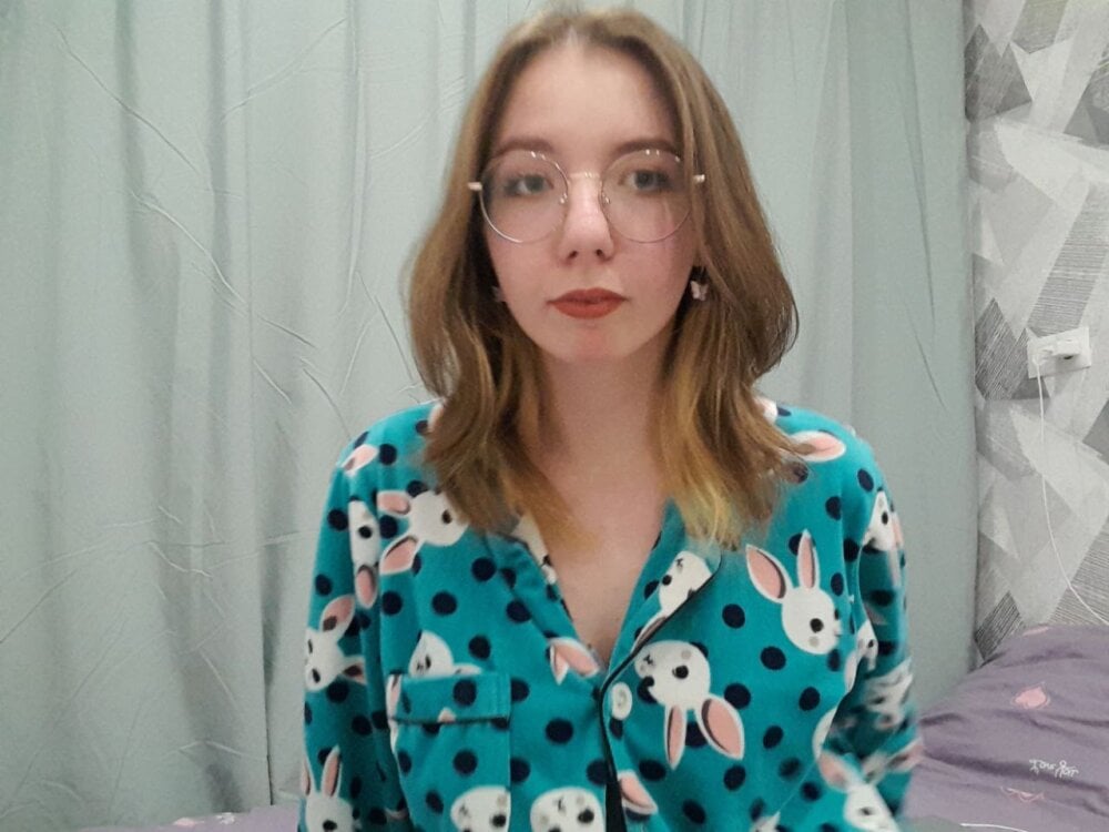 watchgirlcam.com buzznesvibrokripto livesex profile in magic-hut-in-forest cams