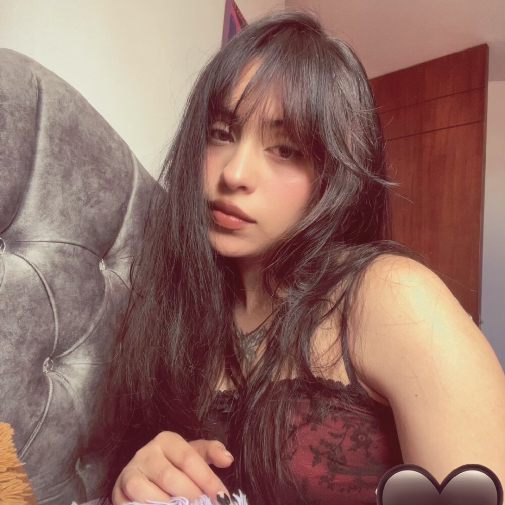 bestlivesexchat.com celestine_purple livesex profile in trimmed cams