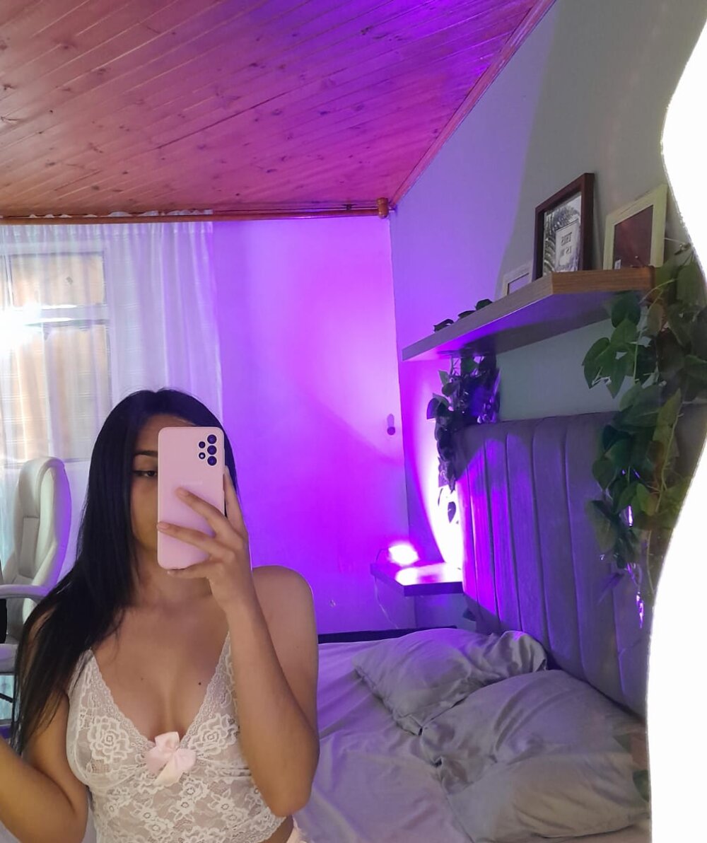 andrea_blazer from stripchat