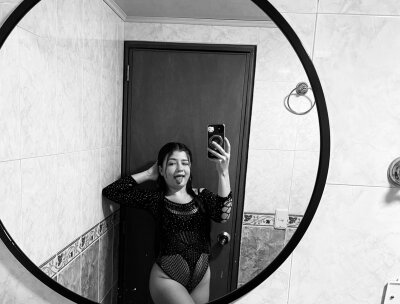 mila_pinkett Live Cam and Statistics on UnifiedCams