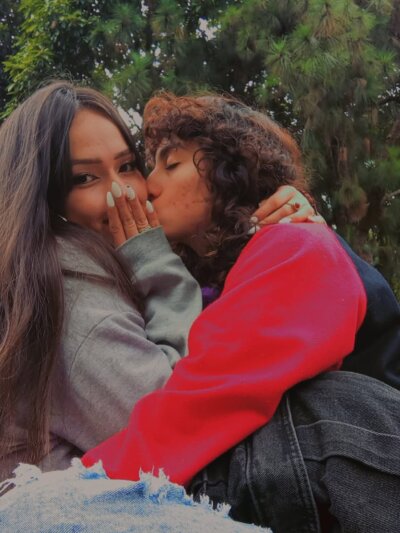 Mia_and_nova