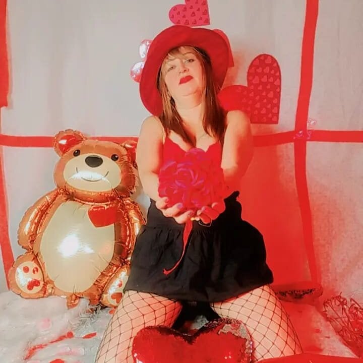 Charlottee_Brown2's most recent online preview