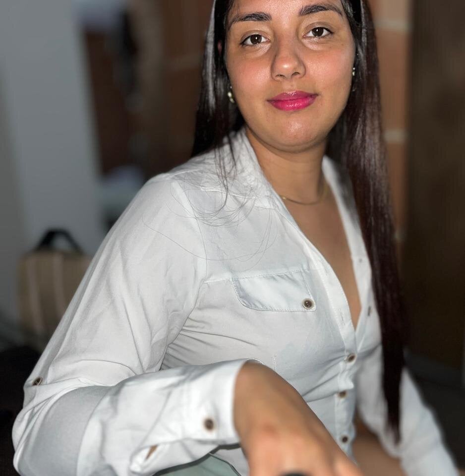 iluvcams.com a-uroora livesex profile in colom cams