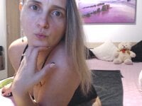 GirlSqurting69's Offline Chat Room
