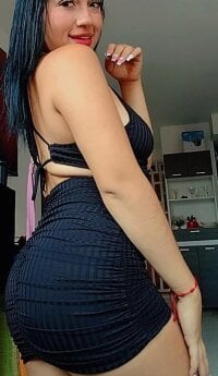 Cataleya_naughty__'s Offline Chat Room
