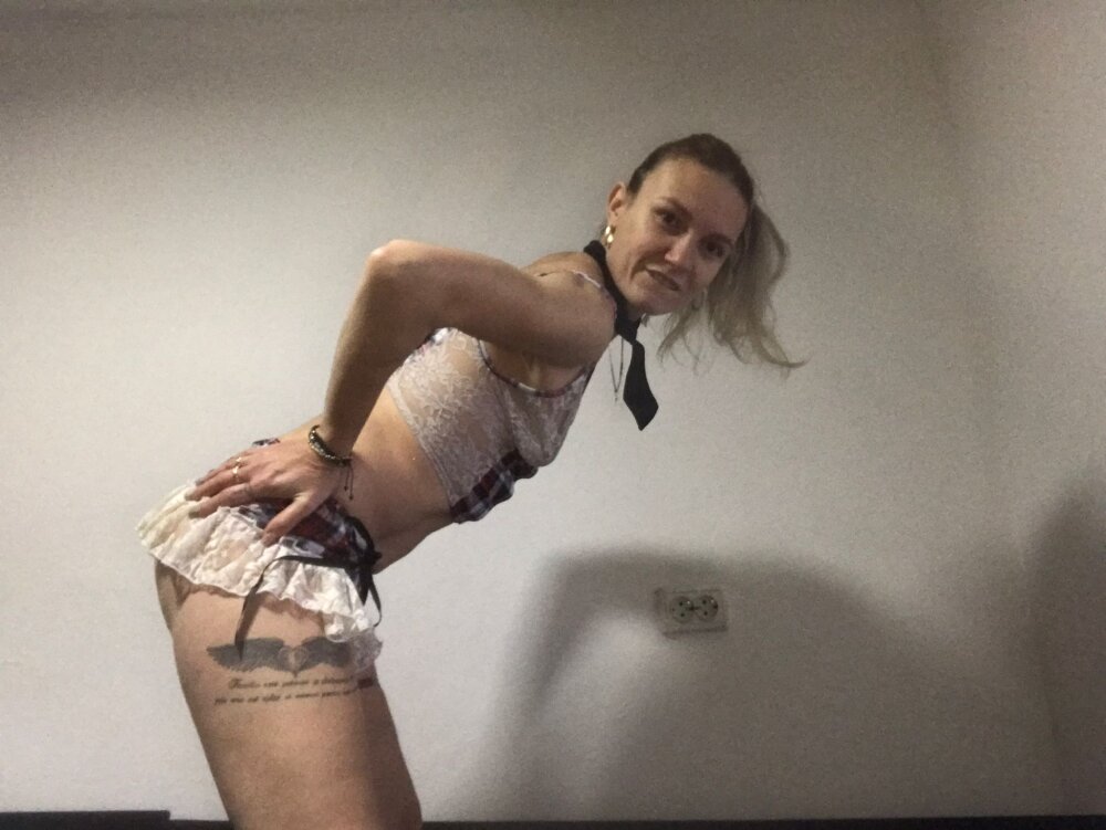 Avril_Quinn's most recent online preview