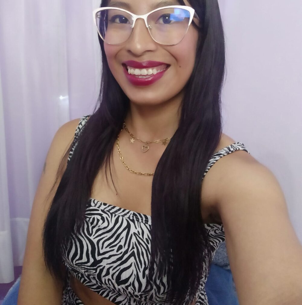 bestlivesexchat.com megan_darcy livesex profile in brown-eyes cams