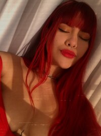 Mollyy_adamss' Offline XXX Chat