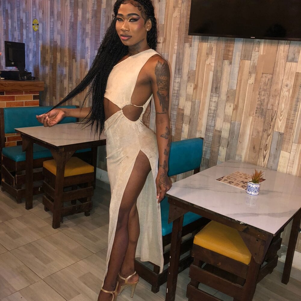 sheinny_brown from stripchat