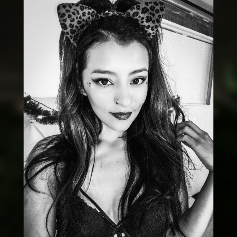 AngelaQueen_'s chat room