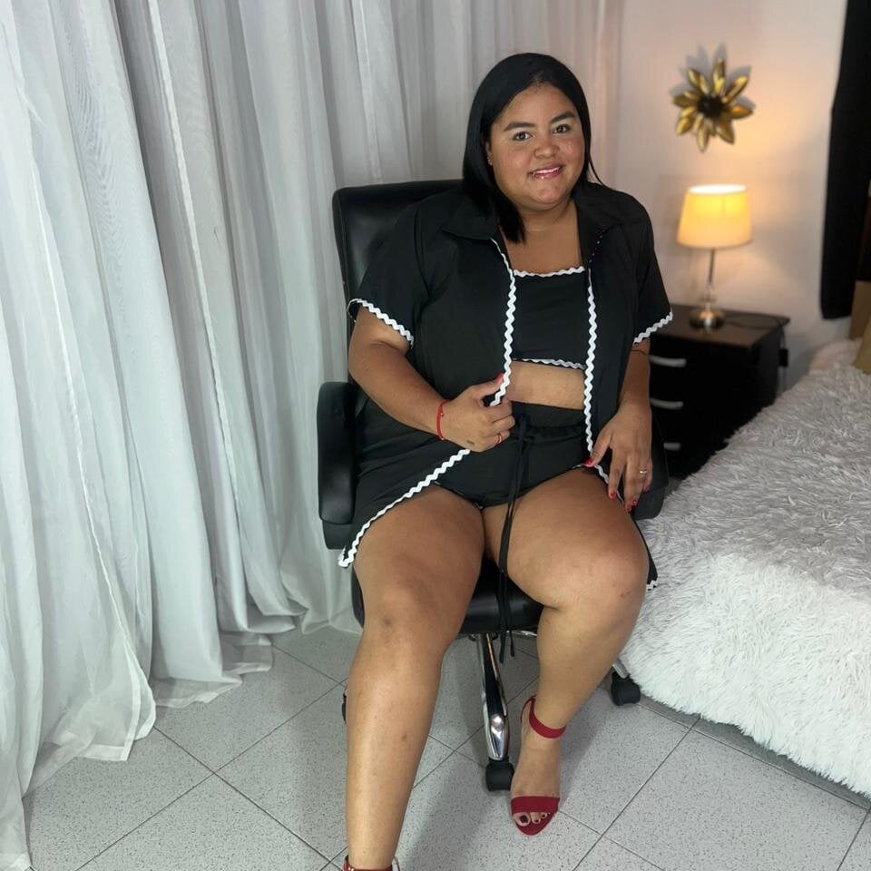 chatnmate.com lunaablaze livesex profile in latin cams