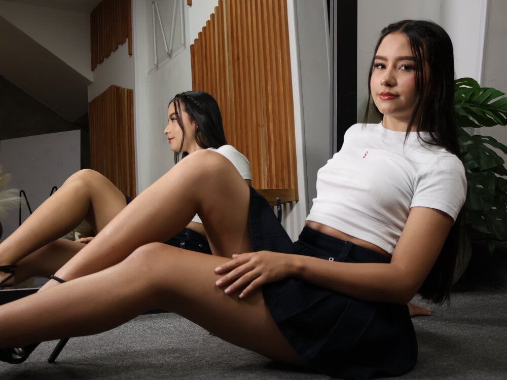 stripchat sophie_honey18 webcam profile pic via watchgirlcam.com