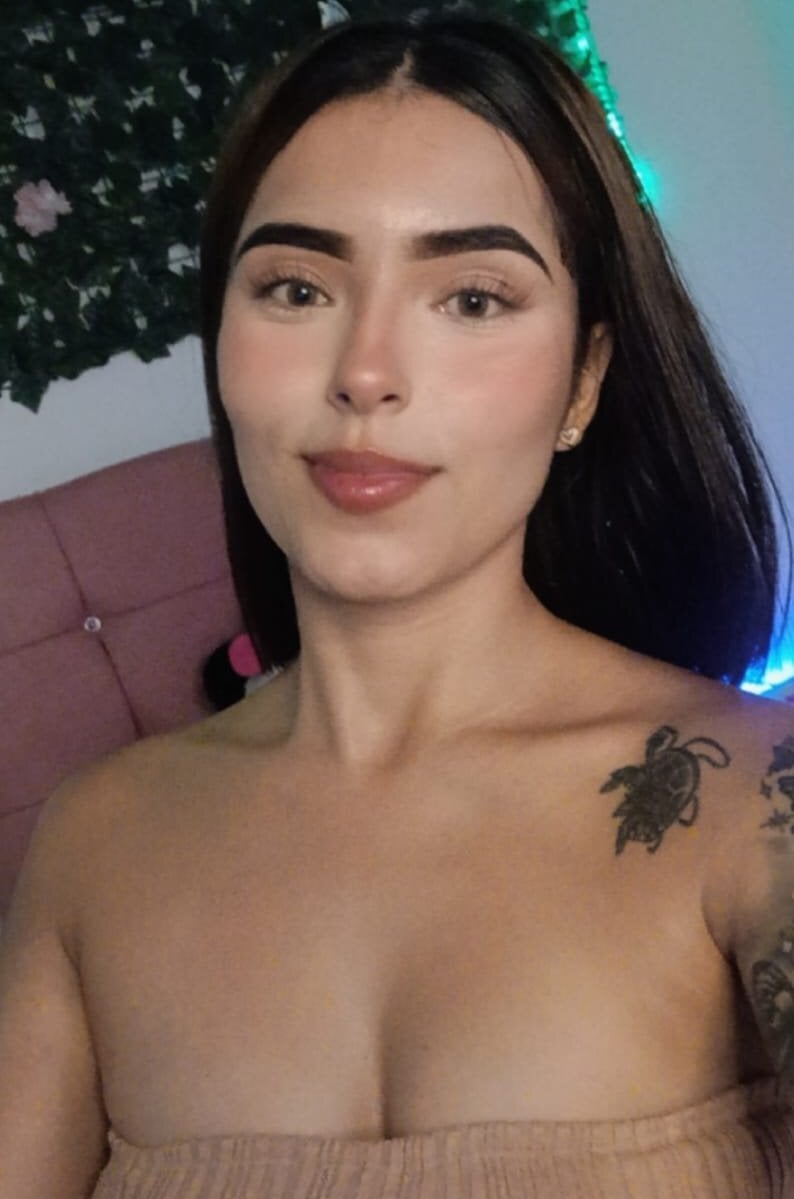 stripchat ivy_evanz webcam profile pic via 247camsex.com