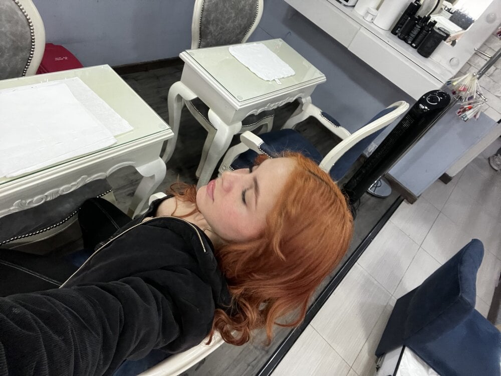 Lorraine_Leon live cam model at StripChat