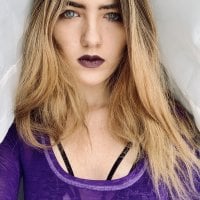 RedhotbabeRene's Offline Chat Room