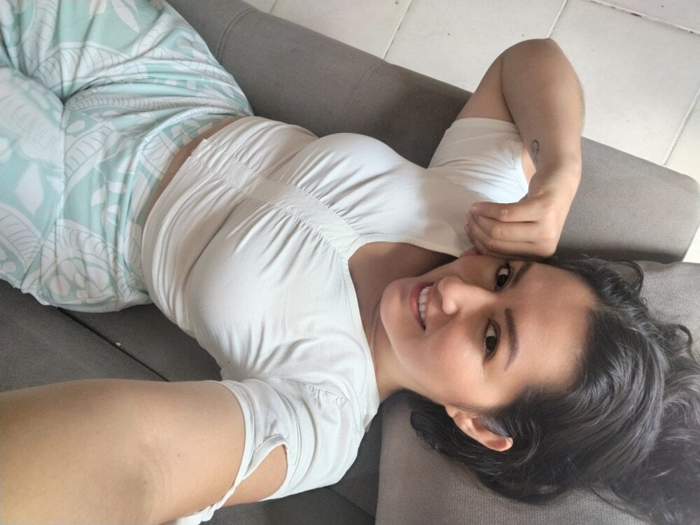 danna_curves from stripchat