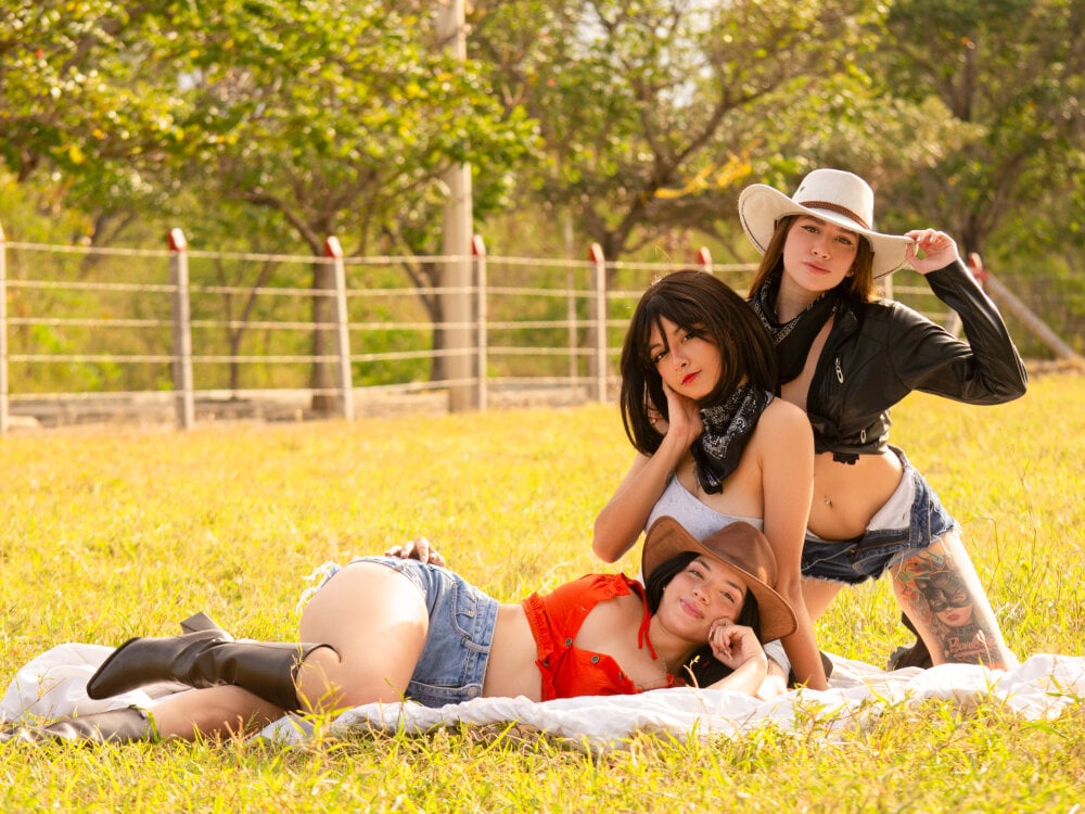 Cowgirls- profile