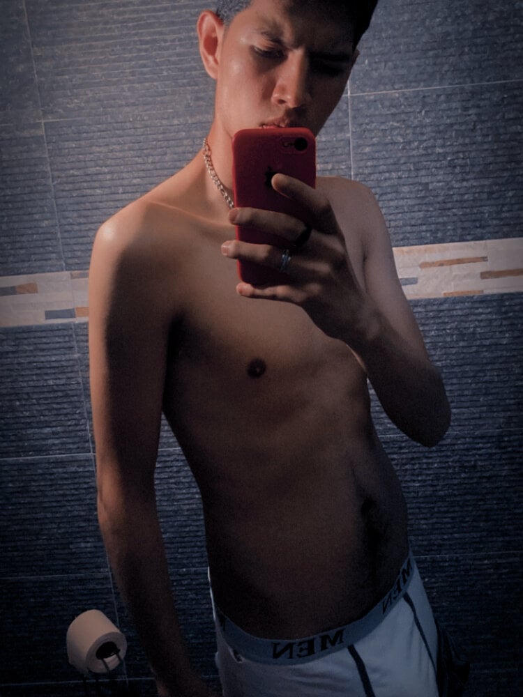 thehiddenmark from stripchat