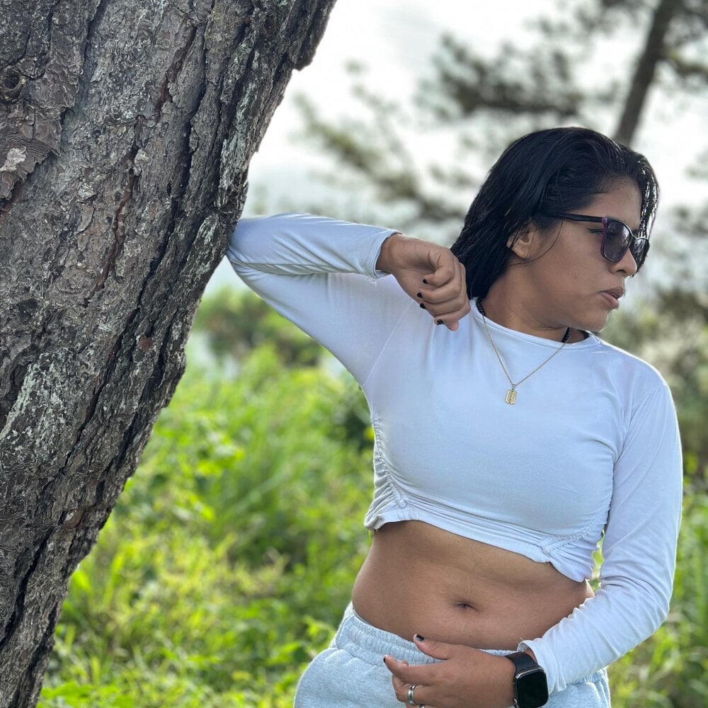 COLAMBIA_QEEN's most recent online preview